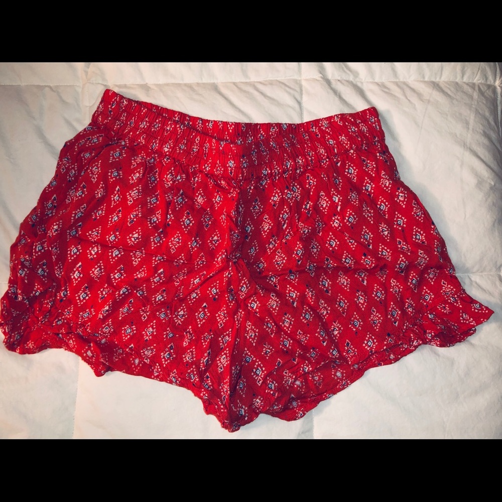 Flowy Patterned Red Shorts 🔹